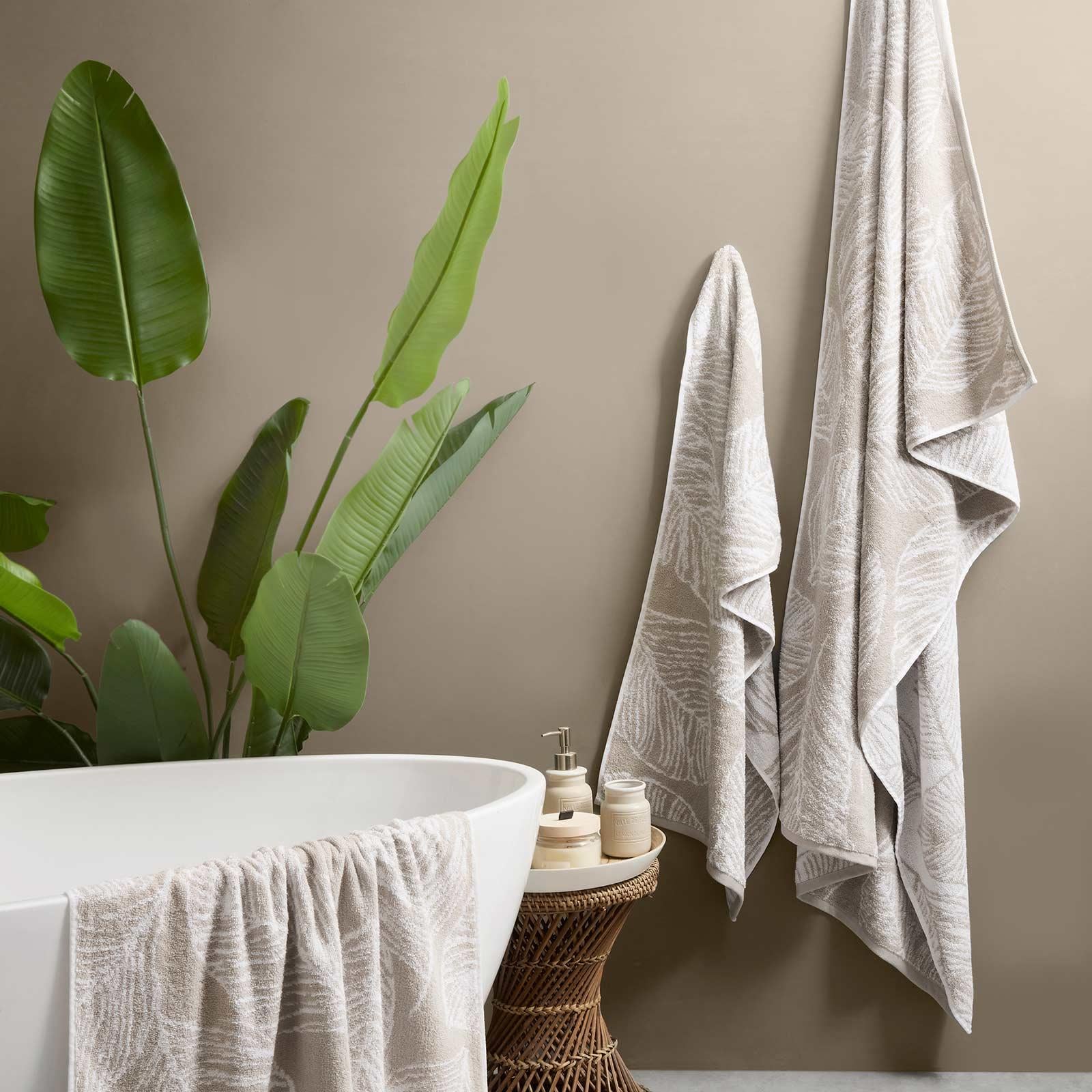 Matteo Leaf Jacquard 550gsm Towel by Fusion