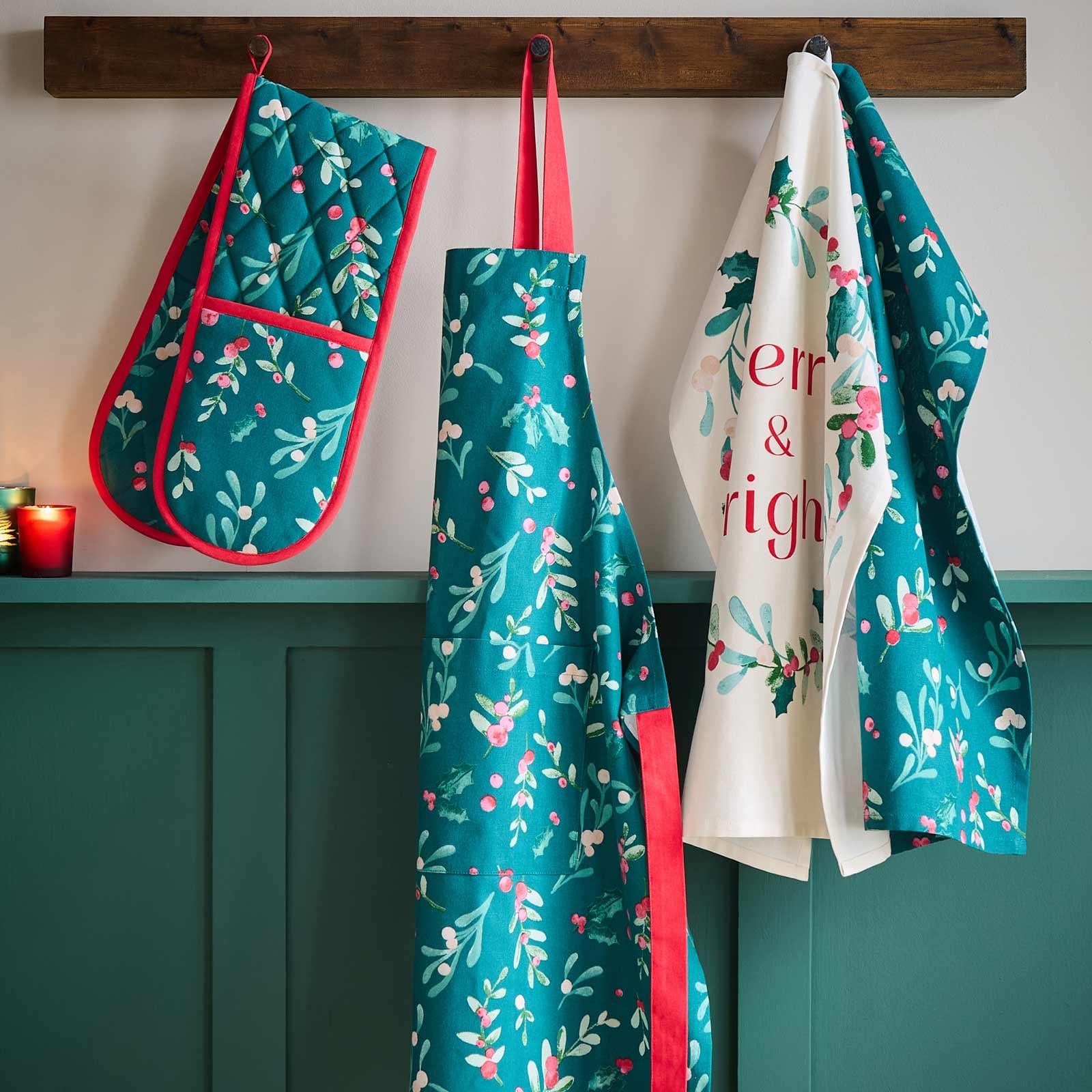 Christmas Holly & Mistletoe Kitchen Textiles Collection by Catherine Lansfield