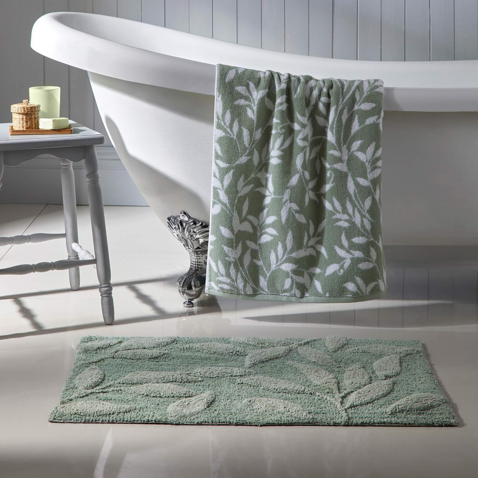 Sandringham Jacquard Leaf 550 gsm Towel by Fusion