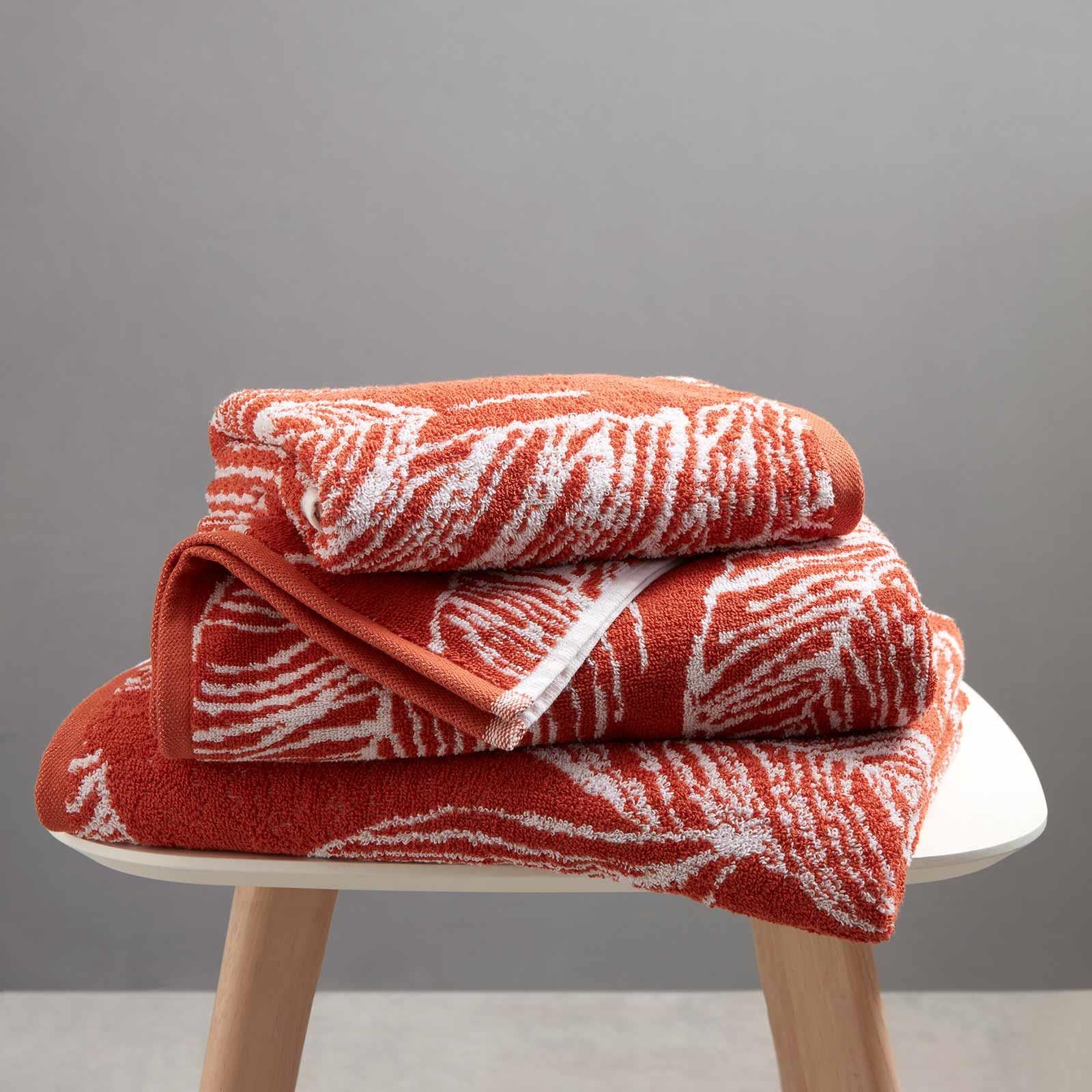 Matteo Leaf Jacquard 550gsm Towel by Fusion