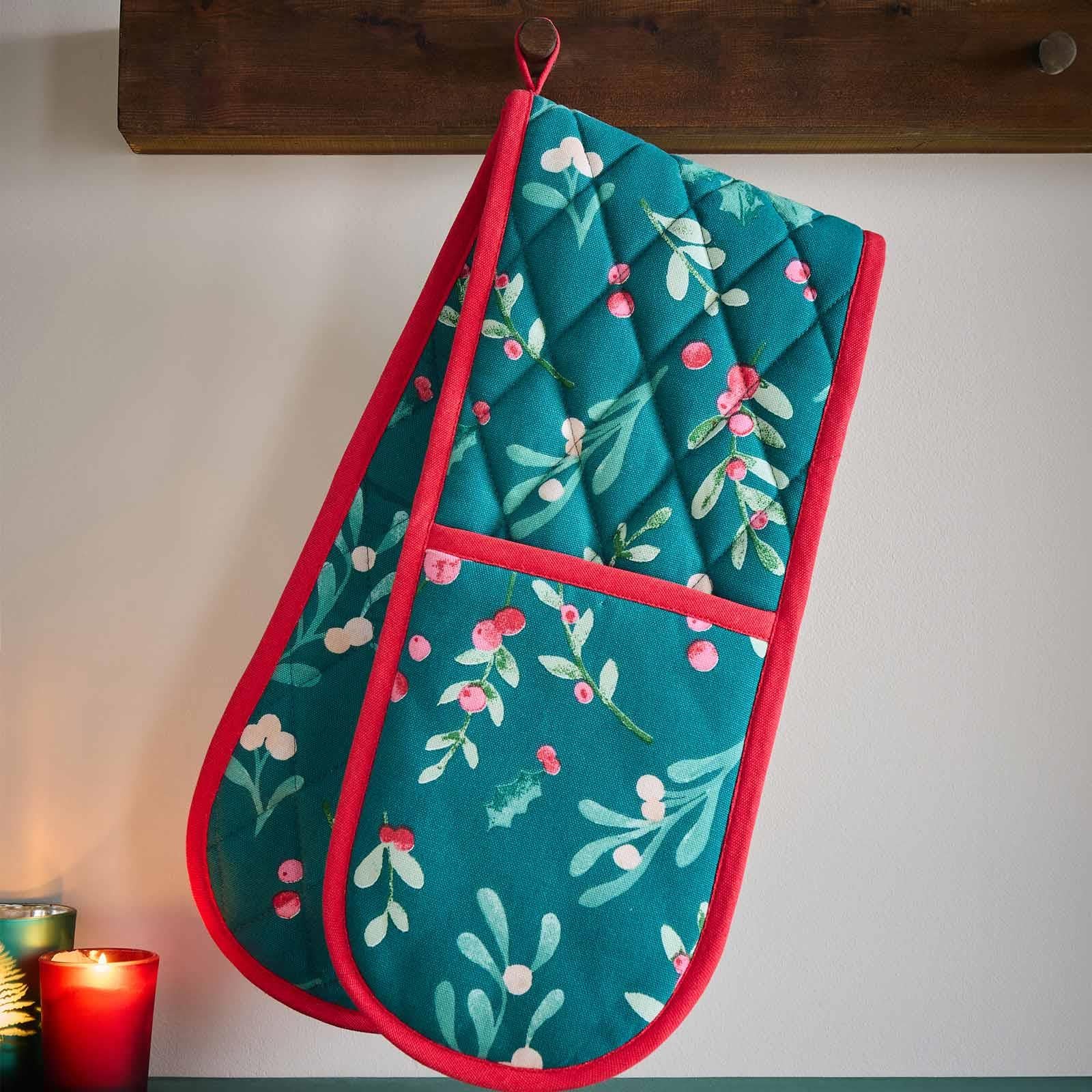 Christmas Holly & Mistletoe Kitchen Textiles Collection by Catherine Lansfield