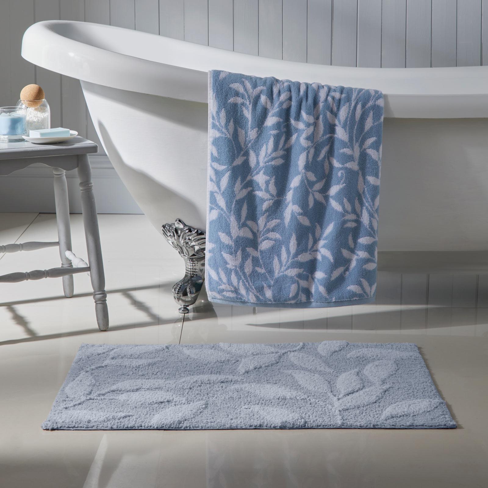 Sandringham Jacquard Leaf 550 gsm Towel by Fusion