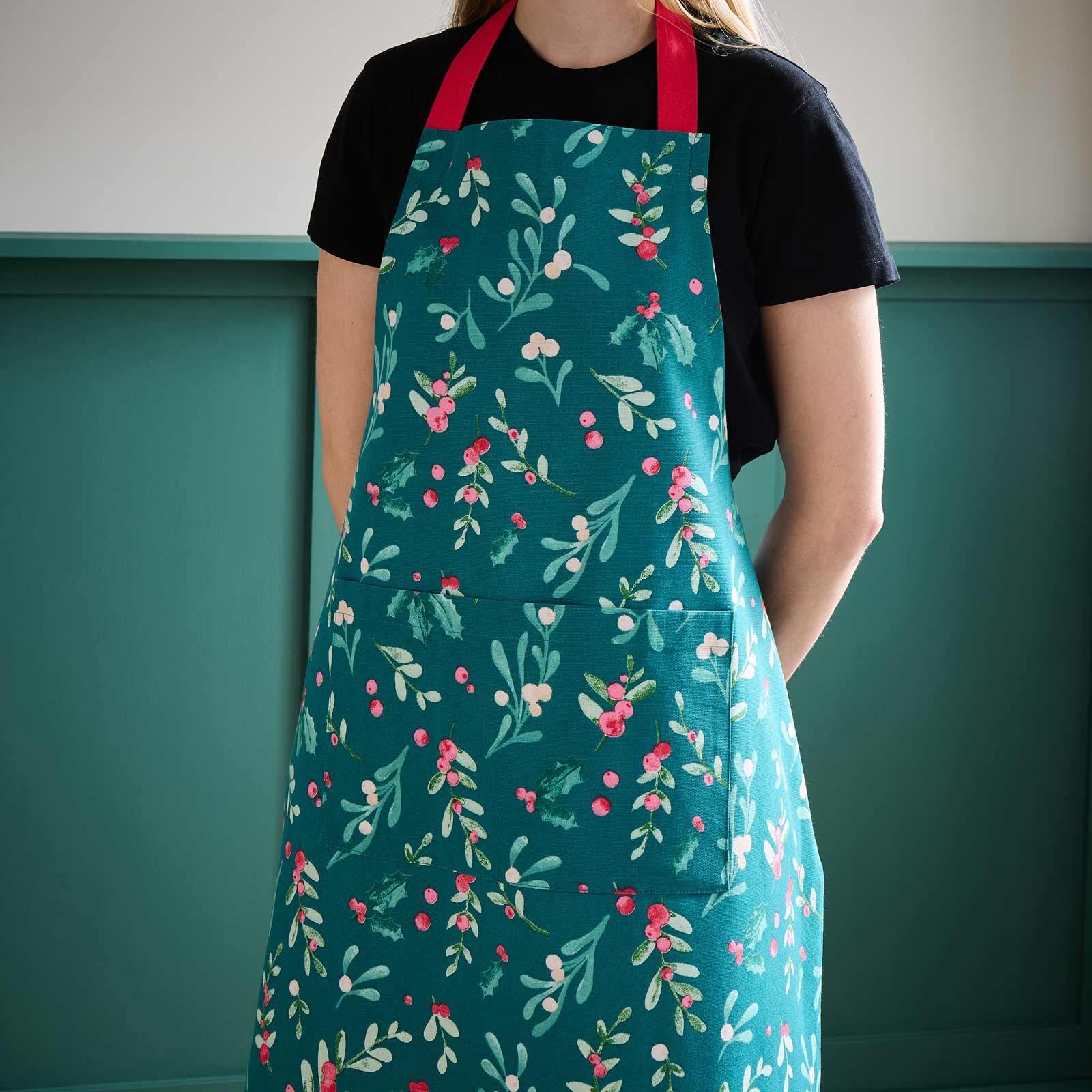 Christmas Holly & Mistletoe Kitchen Textiles Collection by Catherine Lansfield